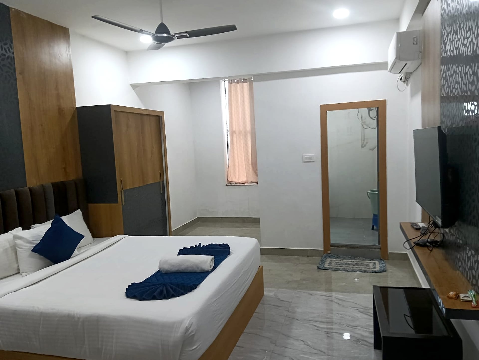 Deluxe Room at Hotel Leela Imperial