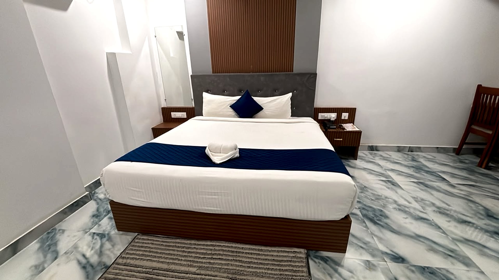 Superior Room, king bed, marble flooring, wall mirror
